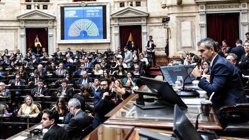  Diputados dio media sanción a la ley Bases y el paquete fiscal de Milei 