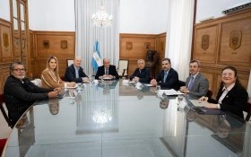 País