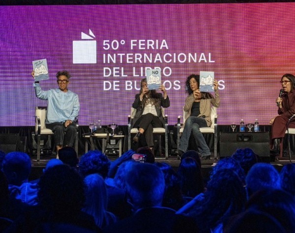 Tres escritoras abrieron el debate en la Feria del Libro con una charla atravesada por política