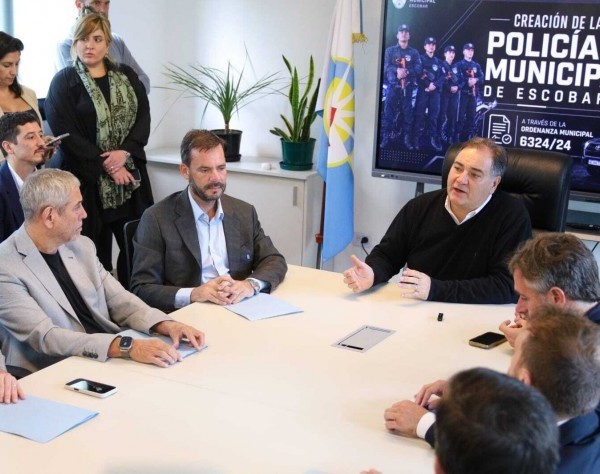 Alonso se reunió con intendentes y podría avanzar la creación de la “Policía Municipal”