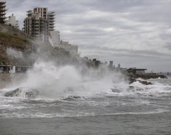 El potente ciclón extratropical devasta la Costa bonaerense con olas de siete metros